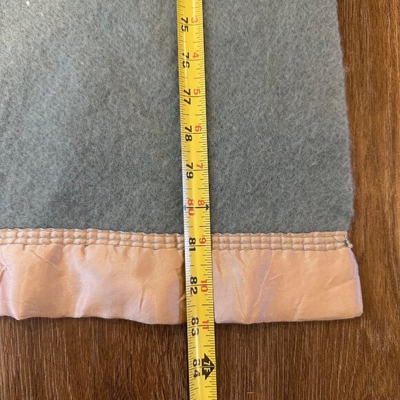 Vintage Wool Blanket Mid Century Chatham USA Green Beige 72 x 83 Bedspread - Picture 7 of 8